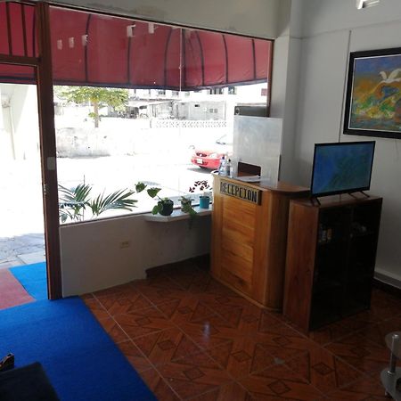 Hostal La Casa De Luis ปูแอร์โต บาเกริโซ โมเรโน ภายนอก รูปภาพ