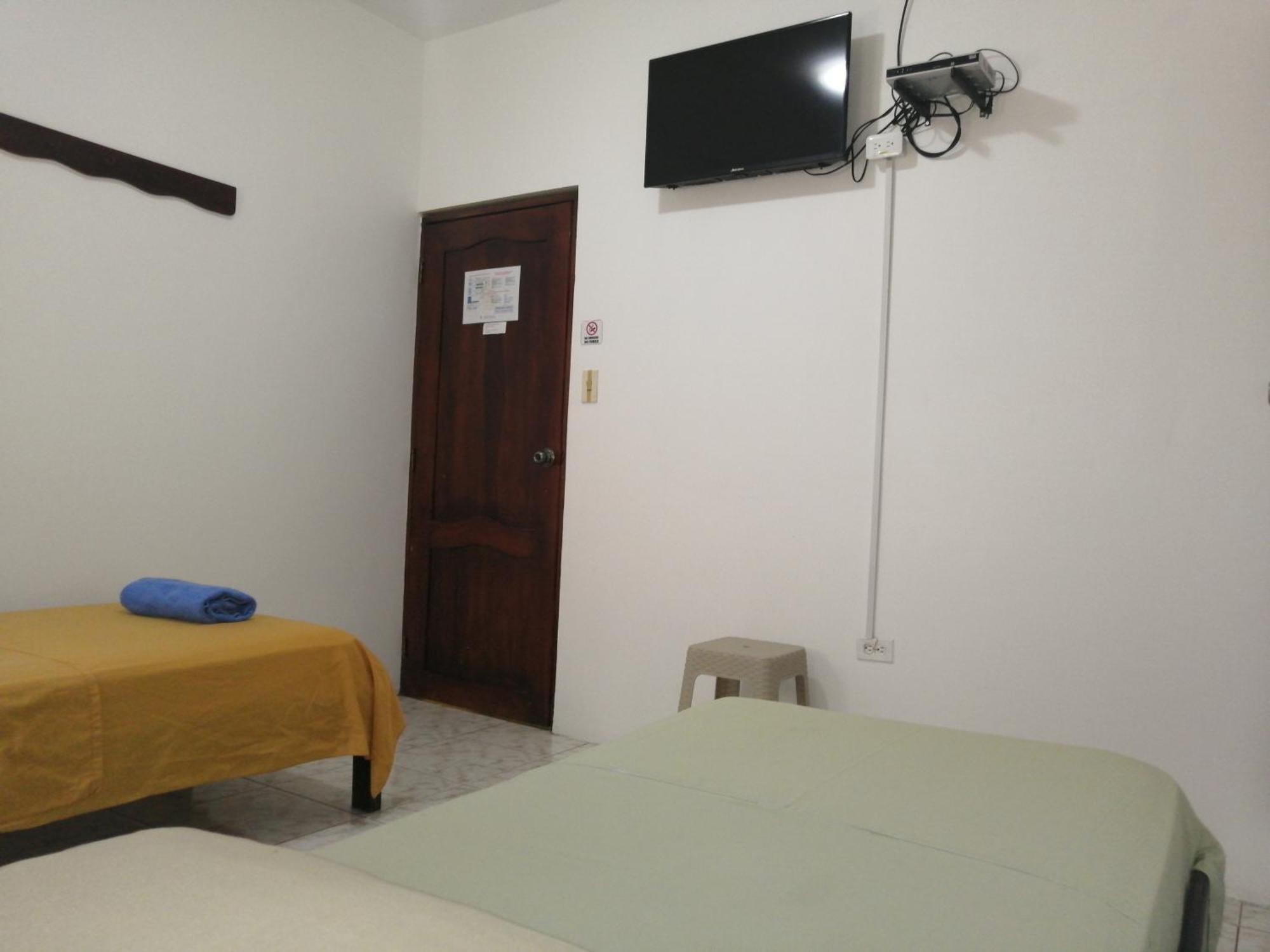 Hostal La Casa De Luis ปูแอร์โต บาเกริโซ โมเรโน ภายนอก รูปภาพ