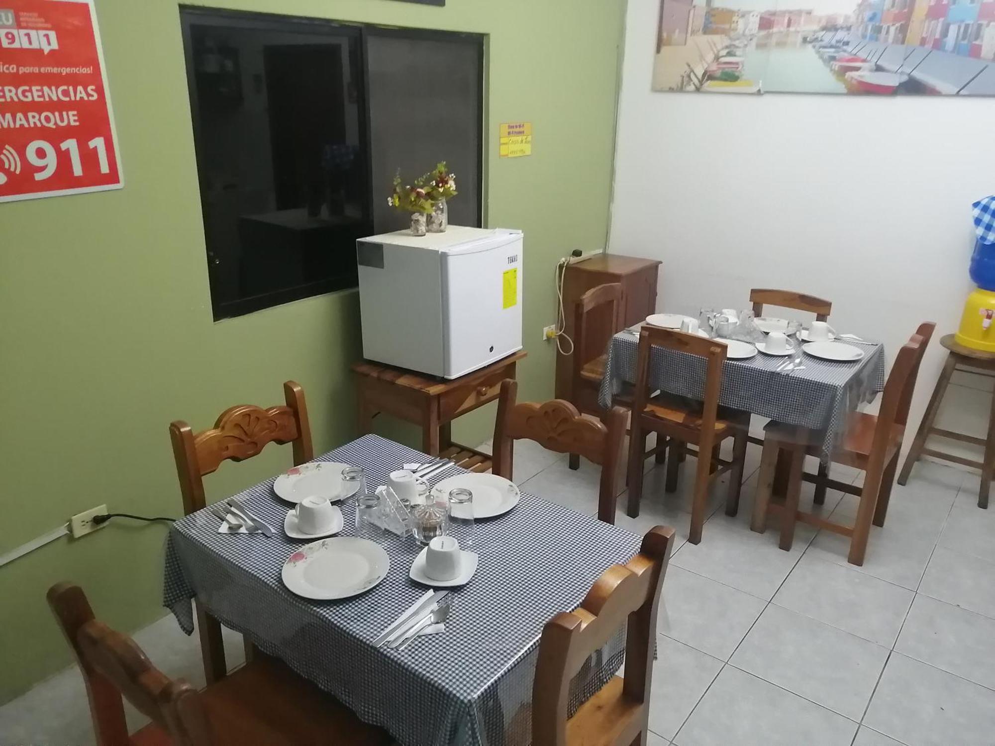Hostal La Casa De Luis ปูแอร์โต บาเกริโซ โมเรโน ภายนอก รูปภาพ