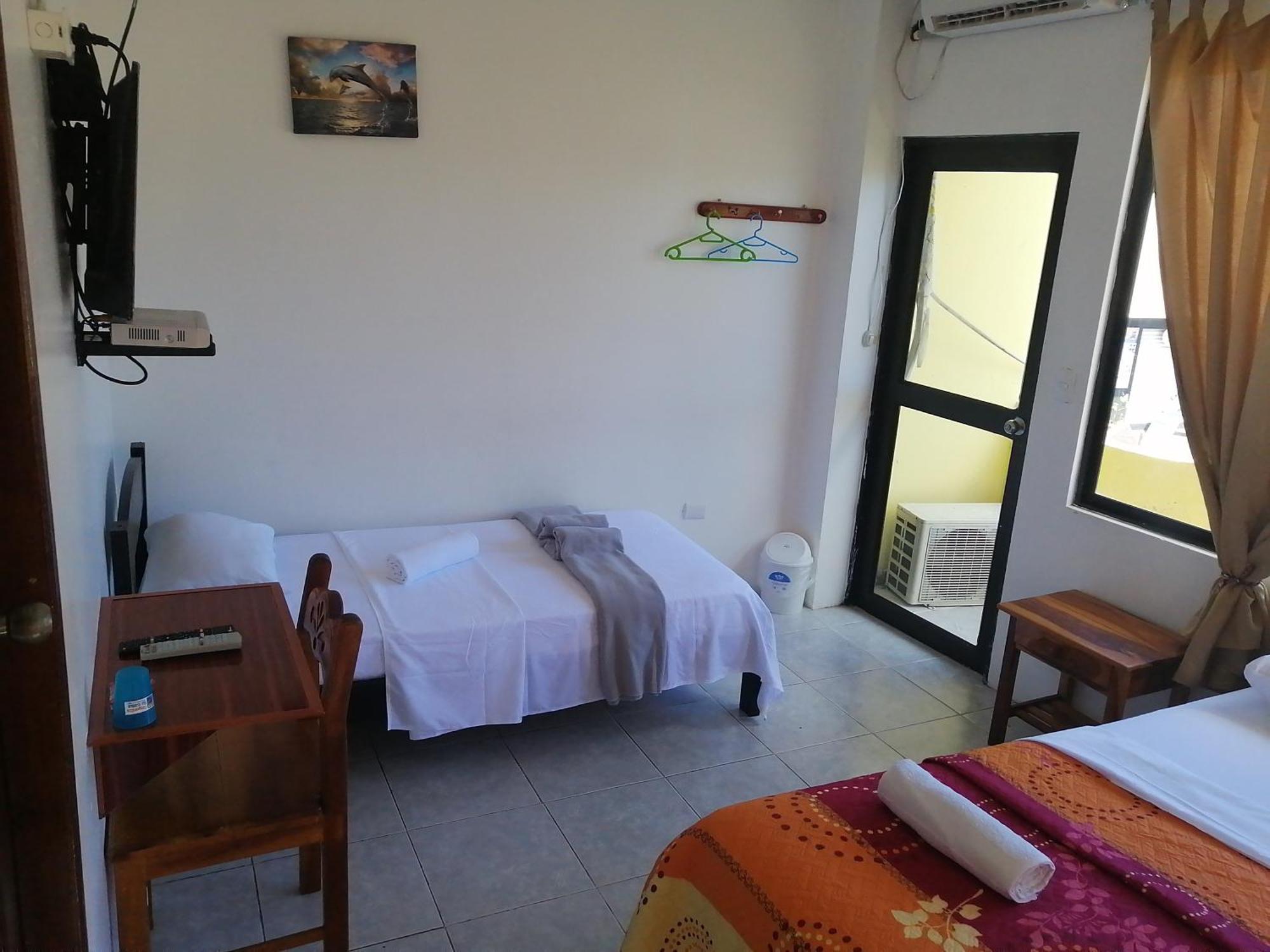 Hostal La Casa De Luis ปูแอร์โต บาเกริโซ โมเรโน ภายนอก รูปภาพ